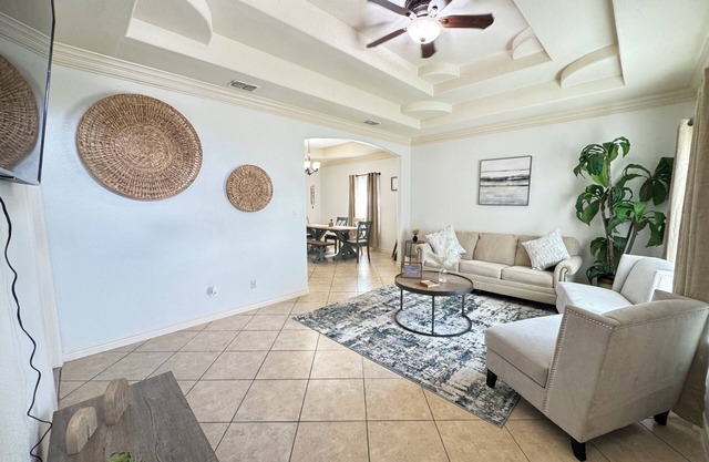 Well-located 3-bedroom 2 baths house with AC near restaurants and super markets