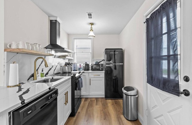 Wentzville King Bed Walk to Downtown!