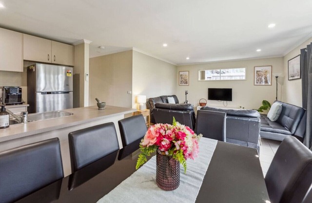 Werribee Home - Centrally located