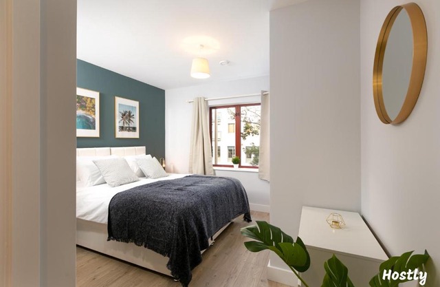 Wesley Gate Apartments - Building 4, by Hostly