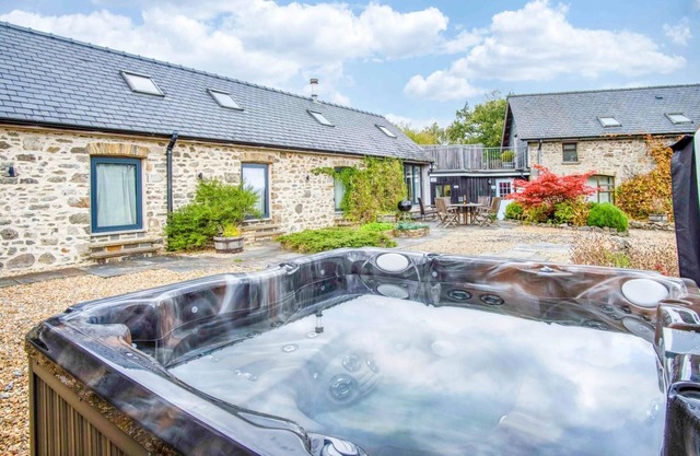 West Barn - 2 Bedroom Cottage - Llandeilo