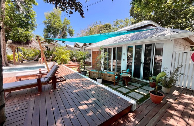 West Bay Luxury Casita-2 min walk to the Beach!