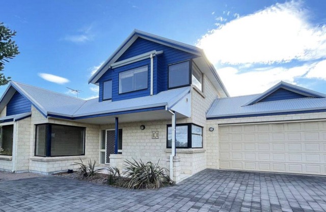 West Beach Getaway - Family & Pet Friendly