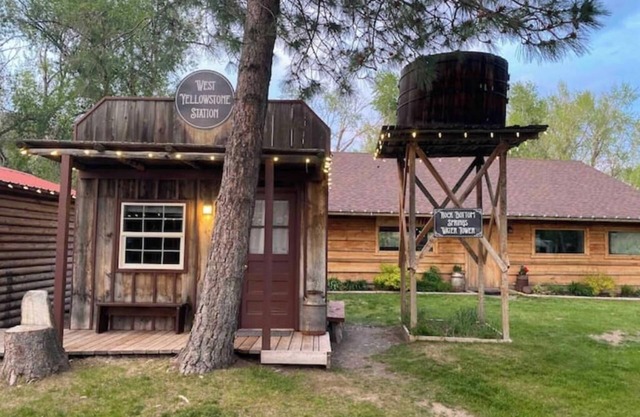 West Yellowstone Station At Mountain River Ranch