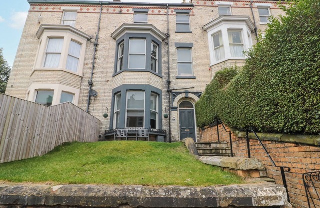 WESTBOURNE HOUSE, pet friendly, luxury holiday cottage in Scarborough