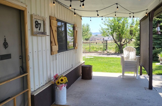 Western Charm Getaway, Spacious 2BR Near I-70 in Salina. Single level no stairs