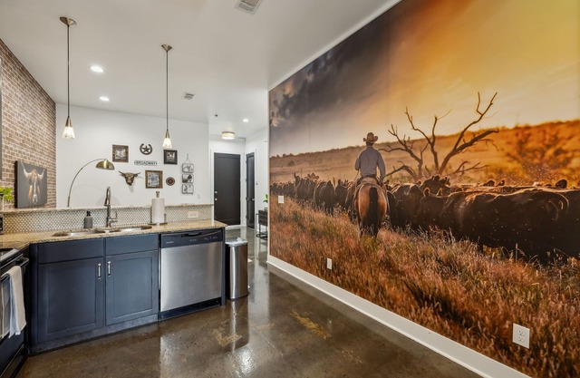 Western World | Stay Near Vandy and Centennial Park on West End, 10 min to Broadway
