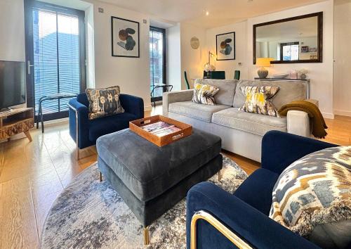 Westminster Luxury Two Bed Two Bath with Air-Con