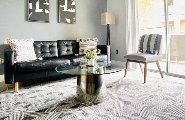 WFH in a Modern Condo in Central Vegas / Henderson