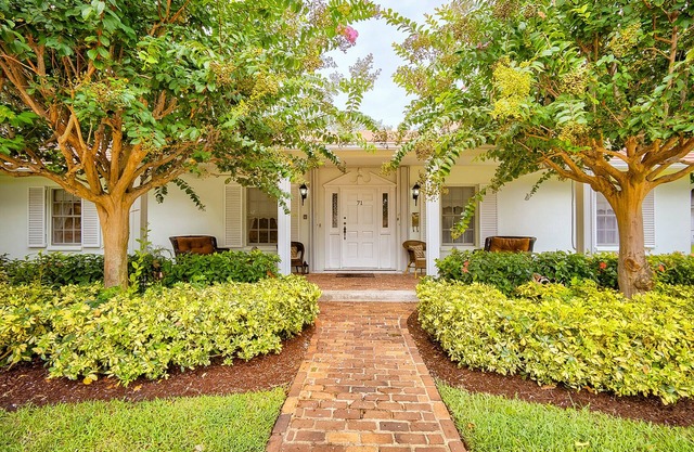 Wheel-Chair accessible. 3 bedroom& 2 bath House. Parking for boats & RV's too.