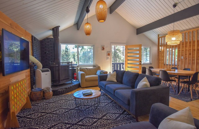 Whispering Woods - Fire pit, BBQ, Pets, Trails!