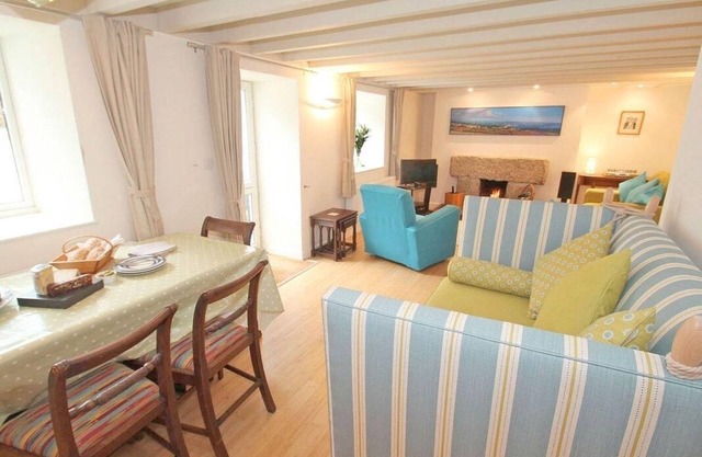 WHITE DUCK COTTAGE, family friendly, country holiday cottage in Hayle