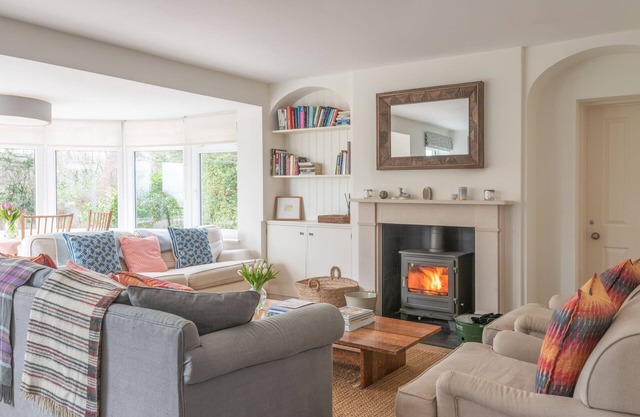 White Horses - a large dog friendly home overlooking South and North Sands beaches in Salcombe