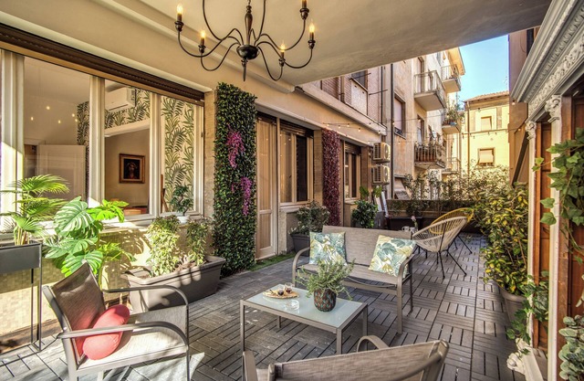 White Mirror Apartment