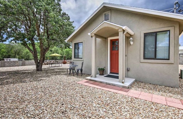 White Spar Cottages Near Whiskey Row, Prescott Courthouse. Large Parking Area.