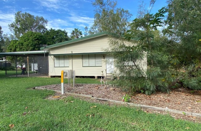Whitehaven 2 - An affordable Queenslander in picturesque Picnic Bay