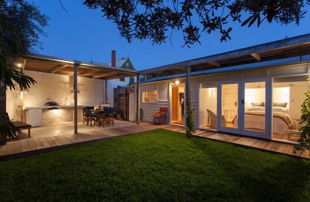 Whitelodge on Long Island 100 m to beach, pet friendly, 3 bedrooms 3 bathrooms