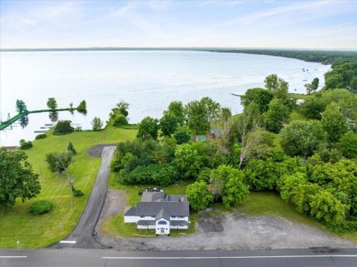 Whitewater The Genoa on Oneida Lake Sleeps 8