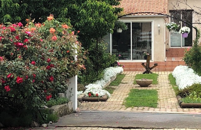 Whole house 5 rooms with garden quiet area