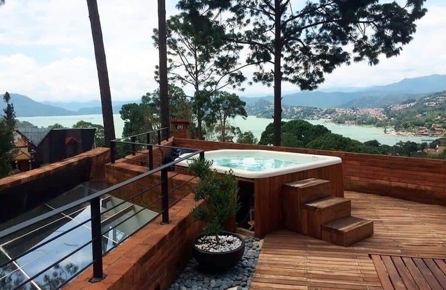 Whole House with Lake and Forest View