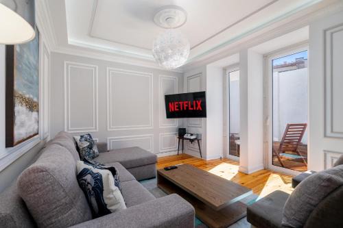 WHome | Great Location & Large Family Apartment w/Patio