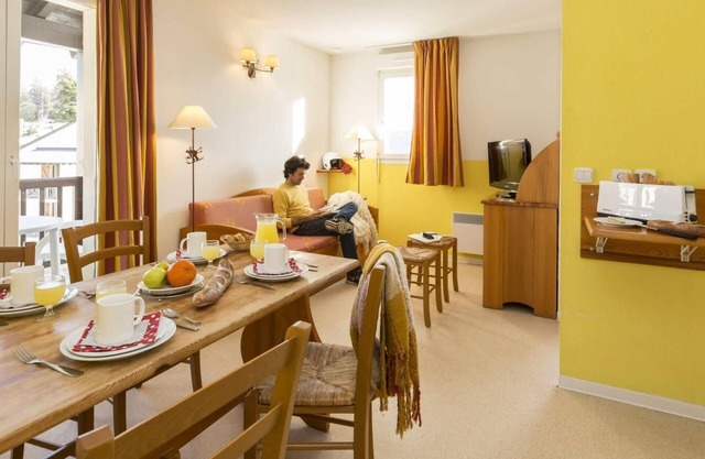Wifi, swimming pool, terrace, balcony, parking, tv, ski locker, 26-30m², Font Romeu