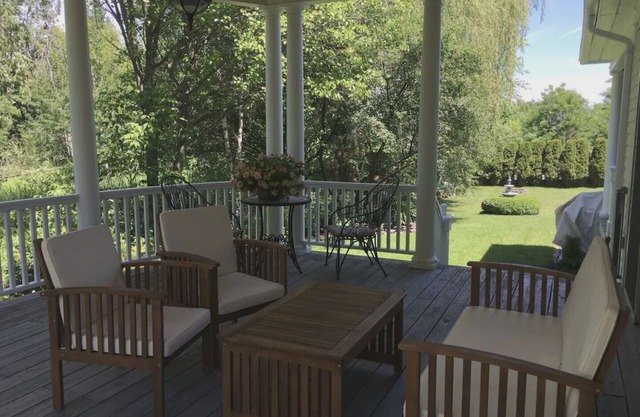 Williston Village INN- Twin room with 2 twin size beds. Acc. for 2 people
