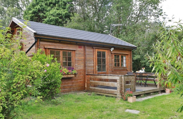 Willow Cabin - One Bedroom Chalet, Sleeps 2