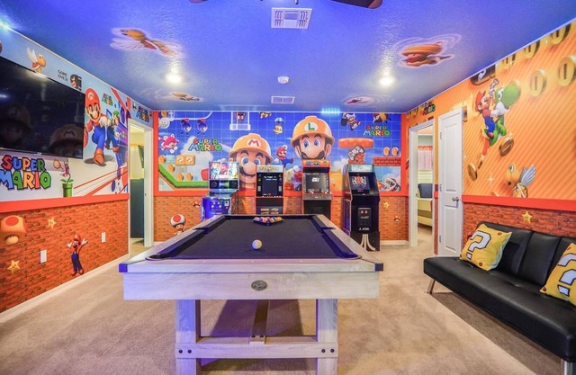 Windsor Island 8BR | Cinema, Game Room & Pool