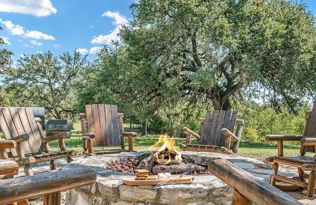 Wine Cellar Farmhouse | 3 King Beds | Full Kitchen | Pet Friendly w/fee