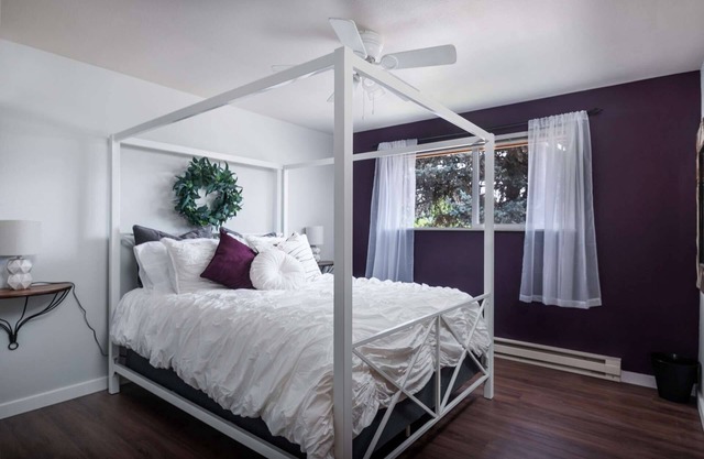 Wine Country Bungalow With Patio Overlooking Vineyard and Chehalem Mountains, *Pet Friendly*