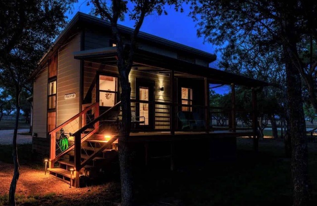 Winecup Waterfront Cottage