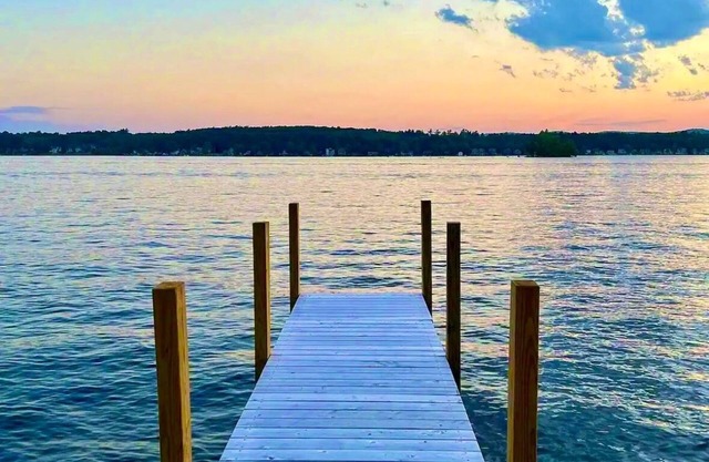 Winnipesaukee housenw/dock included.