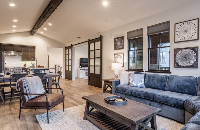 Winter Availability! Welcoming, Modern Condo with Three Bedrooms plus a Flex Bonus Room