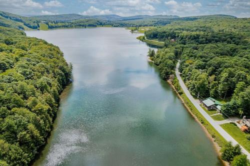 Wintervue-beautiful home at Alpine Lake