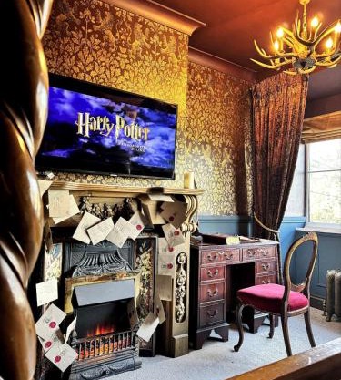 Wizards Retreat - 8 Mins to Warner Bros Studio!