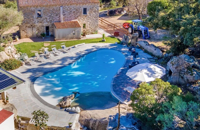 Wonderful private villa for 8 guests with WIFI, private pool, A/C, TV, patio and pets allowed