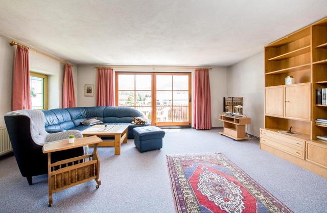 Wonderful bright apartment with balcony & garden