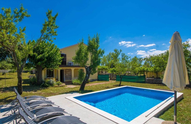 Wonderful garden, peaceful, surrounded by nauture, 1.8 km from beach