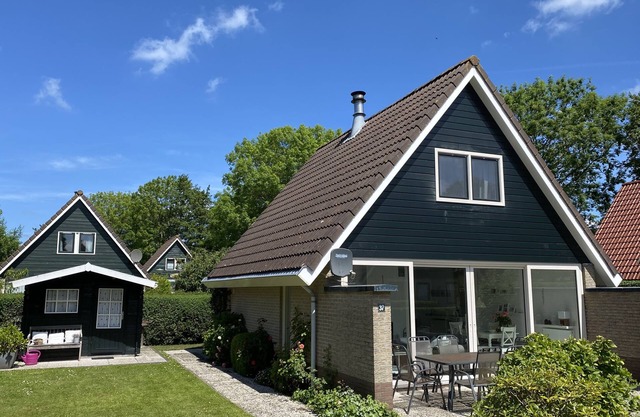 Wonderful holiday home with fireplace, garden, WiFi & new kitchen