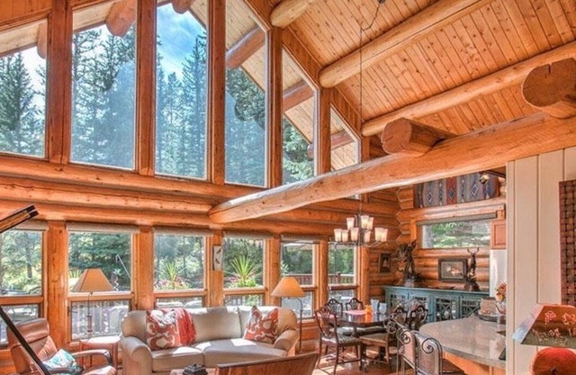 Wonderful Log Home.