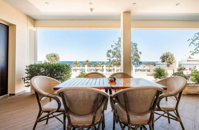 Wonderful Ocean View Beach Apartment