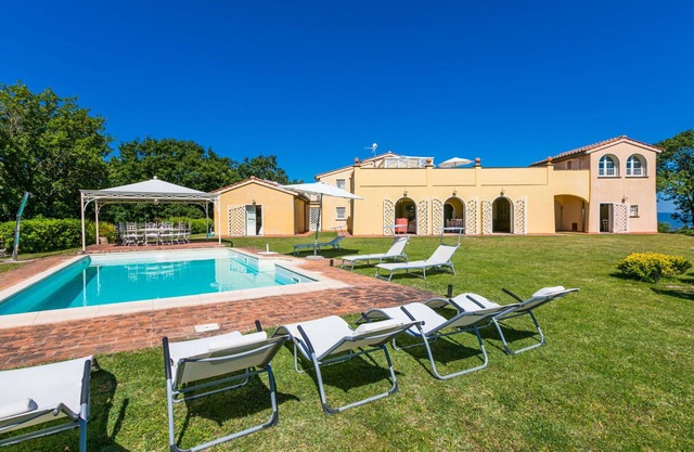 Wonderful private villa with A/C, private pool, WIFI, TV, patio, pets allowed and panoramic view
