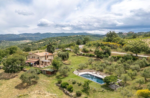 Wonderful private villa for 10 people with WIFI, A/C, private pool, TV, patio and panoramic view