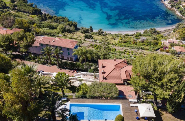 Wonderful private villa for 4 people with WIFI, pool, A/C, patio and panoramic view