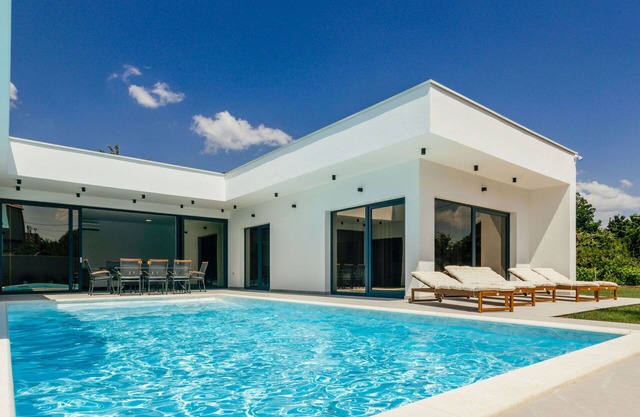 Wonderful private villa for 10 guests with private pool, A/C, WIFI, TV and terrace