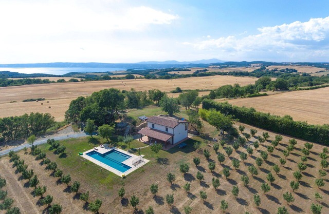 Wonderful private villa with A/C, WIFI, private pool, TV, patio, pets allowed and panoramic view