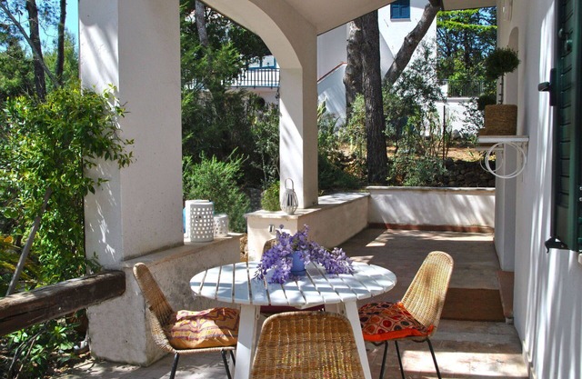 Wonderful private villa for 6 guests with WIFI, patio and pets allowed