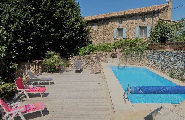 Wonderful private villa for 2 guests with WIFI, pool, TV and pets allowed