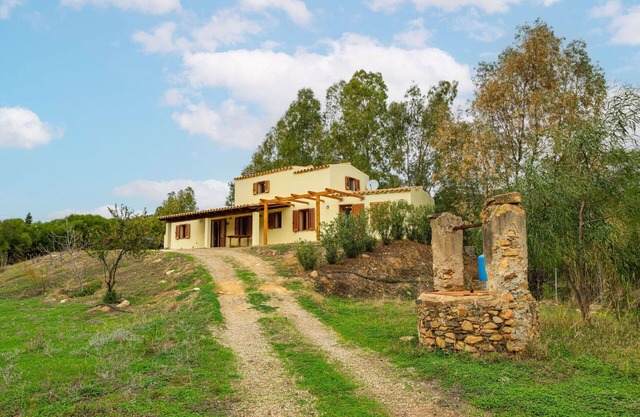 Wonderful private villa for 4 guests with A/C, WIFI, TV, pets allowed and panoramic view